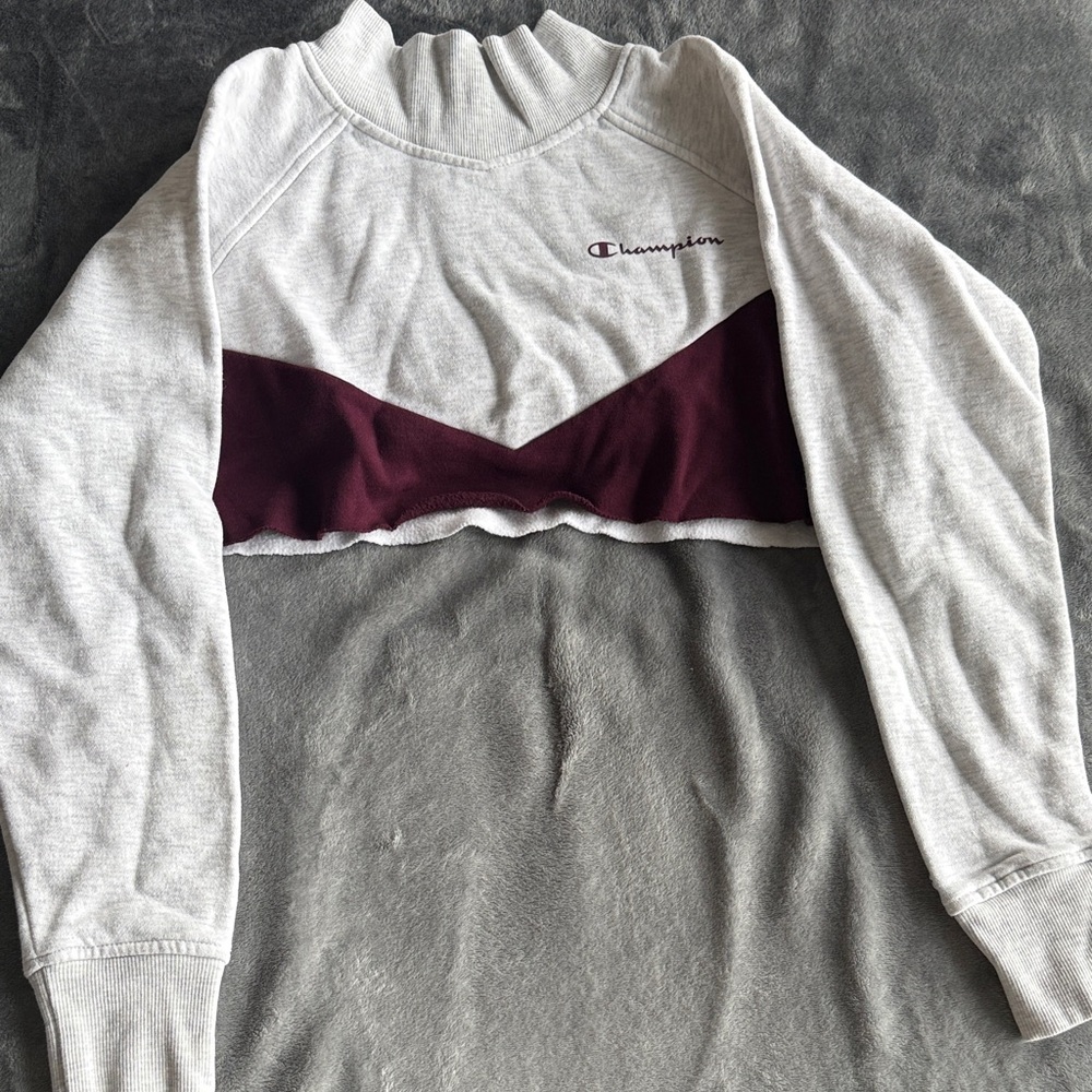 Champion Women's Light Gray & Maroon Cropped Pullover